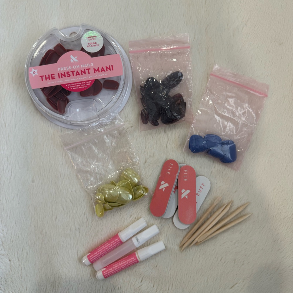 Bundle of Olive & June Press-On Nails